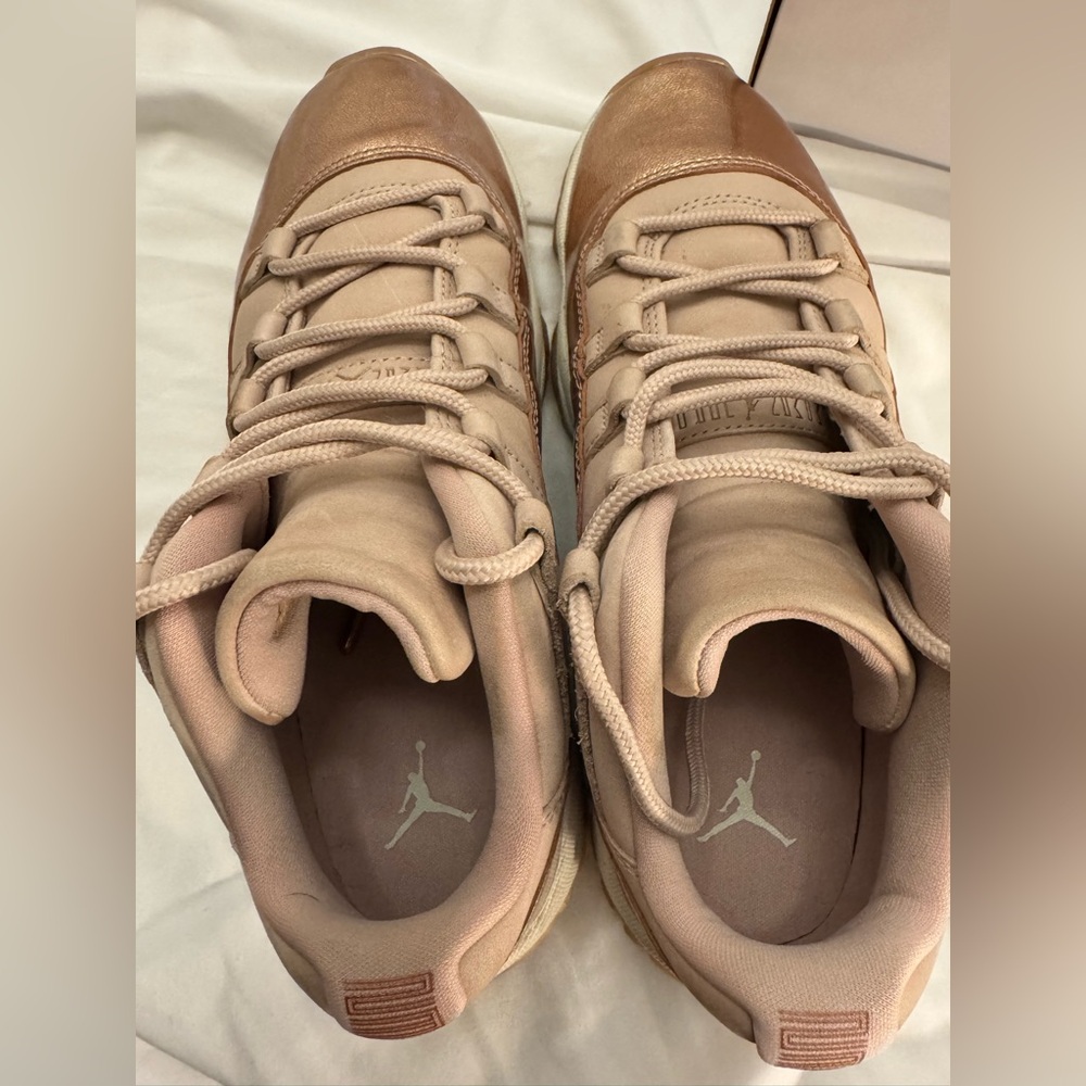 NIKE WMNS AIR JORDAN 11 RETRO - Picture 2 of 12